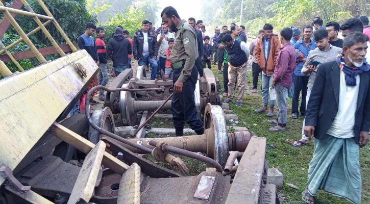 মাধবপুরে তেলবাহী ট্রেনের বগি লাইনচ্যুত
 